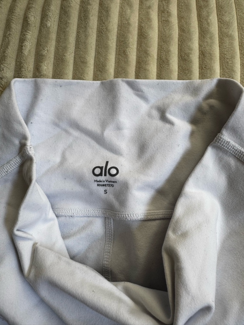 ALO Yoga Women's White Bike Shorts - Picture 3 of 4